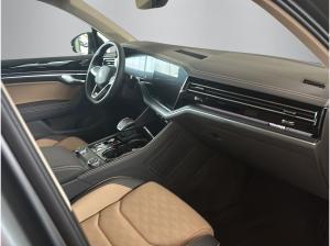 Volkswagen Touareg R-Line 3.0TDI +STDHZ+AHK+LUFT+HUD+