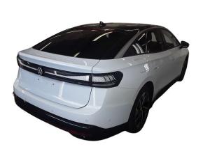 Volkswagen ID.7 Pro S - Interieur Plus und Exterieur Plus Paket + Pano / 8-fach Bereift