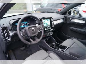 Volvo XC40 B4 Benzin 2WD Plus Black Edition DKG/AHK/Standheiz./360° **PRIVAT**