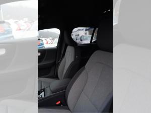 Volvo XC40 B4 Benzin 2WD Plus Black Edition DKG/AHK/Standheiz./360° **PRIVAT**