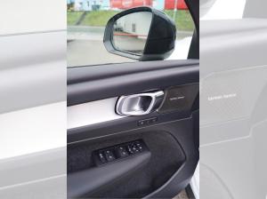 Volvo XC40 B4 Benzin 2WD Plus Black Edition DKG/AHK/Standheiz./360° **PRIVAT**