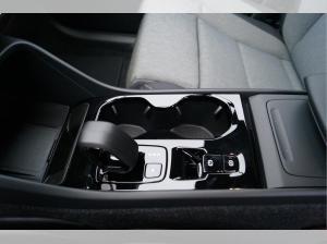 Volvo XC40 B4 Benzin 2WD Plus Black Edition DKG/AHK/Standheiz./360° **PRIVAT**
