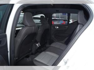 Volvo XC40 B4 Benzin 2WD Plus Black Edition DKG/AHK/Standheiz./360° **PRIVAT**