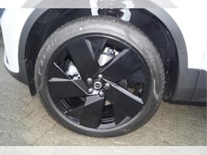 Volvo XC40 B4 Benzin 2WD Plus Black Edition DKG/AHK/Standheiz./360° **PRIVAT**