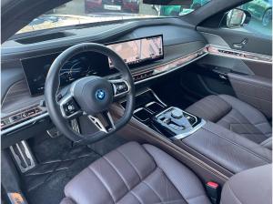 BMW i7 M70 xDrive || B&W TheatherScreen Autobahnass exc.Loug.Sit