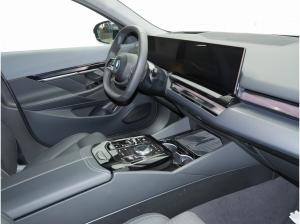BMW i5 eDrive40 Head-Up/360°/SHZ hinten/DrivingAss.Prof./Autobahnass./HK/Komfortsitze/Gestik.