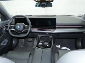 BMW i5 eDrive40 Head-Up/360°/SHZ hinten/DrivingAss.Prof./Autobahnass./HK/Komfortsitze/Gestik.