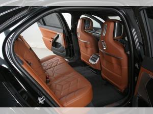 BMW i7 xDr. 60 M Sport NP 163540.- ACC Massage Park+