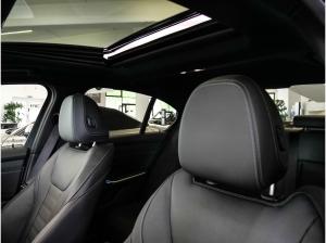 BMW 330 330i xDrive M-Sport Aut Nav HuD LED h&k Glasd