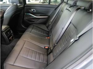 BMW 330 330i xDrive M-Sport Aut Nav HuD LED h&k Glasd