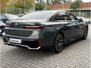 BMW 750 e xDrive M Sport //ExecutiveLoungeSeating uvm.