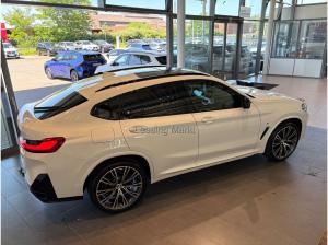 BMW X4 M40d AT Navi Leder Tempom.aktiv Panoramadach Bluetooth MP3 Schn.