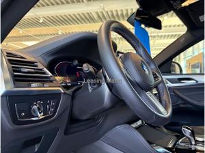 BMW X4 M40d AT Navi Leder Tempom.aktiv Panoramadach Bluetooth MP3 Schn.