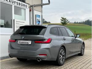 BMW 320 320i Touring AHK/HUD/360 Finanzierung ab 1,49%