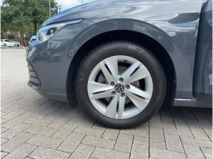 Volkswagen Golf Var.VIII 1.5 eTSI DSG Life Navi ACC CarPlay
