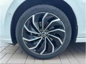 Volkswagen Golf Variant VIII 1.5 eTSI DSG Style Navi LED SHZ