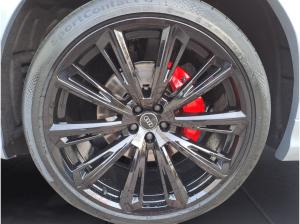 Audi Q8 (4MT)