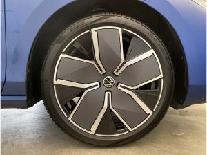Volkswagen Passat 2.0 TDI Elegance *AHK*ACC*HuD*Standhzg.