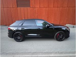 Audi Q8 S-Line Black Edition --- 0,5% Versteuerung ---