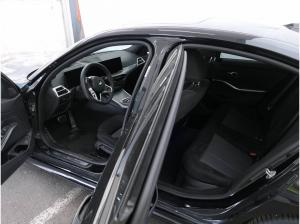 BMW 320 d xDr. Lim. "M-Sport" Glasdach, DrivAss, ACC, ParkAss+, Head-Up, uvm.