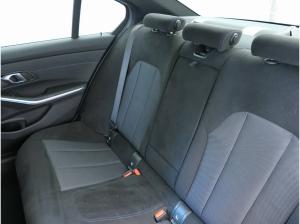 BMW 320 i Lim. "M-Sport" Glasdach, DrivAss, ACC, ParkAss+, Head-Up, HiFi, uvm.