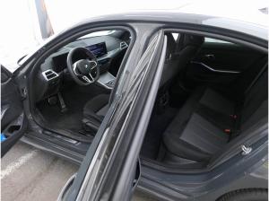 BMW 320 i Lim. "M-Sport" Glasdach, DrivAss, ACC, ParkAss+, Head-Up, HiFi, uvm.