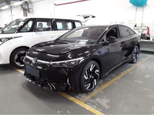 Volkswagen ID.7 GTX 4Mo. - Interieur und Exterieur Plus Paket + PANO / 8-fach Bereift