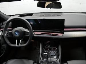 BMW i5 eDrive40 M Sport //Stop&Go AHK HeadUp B&W