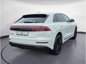 Audi SQ8 (4MT)