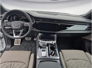 Audi SQ8 (4MT)