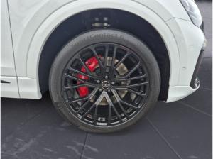 Audi SQ8 (4MT)