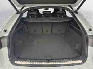 Audi SQ8 (4MT)