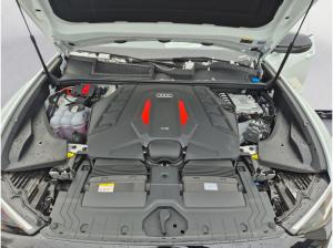 Audi SQ8 (4MT)