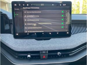 Skoda Superb Combi Selection 2.0TDI 4x4 MATRIX.PSD.TravelA.AHK.HUD.eHECK.NAV.KAM.KESSY.SHZ.Sm