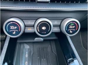Skoda Superb Combi Selection 2.0TDI 4x4 MATRIX.PSD.TravelA.AHK.HUD.eHECK.NAV.KAM.KESSY.SHZ.Sm