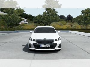 BMW i5 xDrive40 Touring*Vorführwagen mit 31%=32.130 EUR brutto Nachlass* Übernahme April 2027