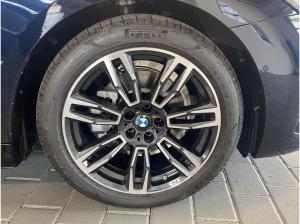BMW 520 d xDrive Touring LAGERABVERKAUF inkl. 18 Zoll Winterkomplettradsatz!