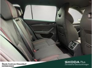 Skoda Octavia Combi RS 2.0 l TSI DSG 245 PS Sportsitze LED Scheinwerfer Einparkhilfe vorne   hinten