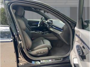BMW M5 Touring Service Plus AHK Kamera HuD B&W Shz