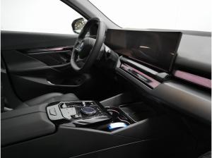 BMW i5 eDrive40 Head-Up/360°/Pano./SHZ hinten/DrivingAss.Prof./Autobahnass./HK/Komfortsitze/Gestik./Abnahme