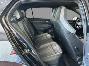 Volkswagen Golf VIII 1.5 eTSI DSG R-Line Kamera LED Sitzhzg APP