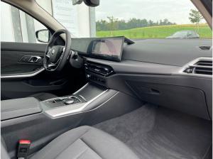 BMW 320 320i Touring AHK/HUD/360 Finanzierung ab 1,49%