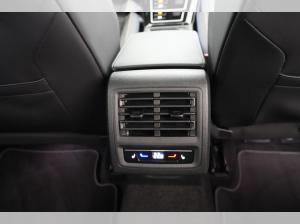 Volkswagen Golf VIII Variant 2.0 TDI DSG R-Line / SOFORT VERFÜGBAR !