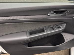 Volkswagen Golf 1.5 eTSI R-Line DSG Travel Assist Navi