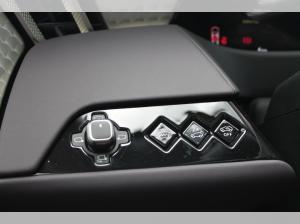 DS Automobiles N°7 LA PREMIÈRE • E-TENSE FWD 230 PS