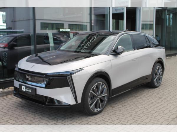 DS Automobiles N°7 LA PREMIÈRE • E-TENSE FWD 230 PS