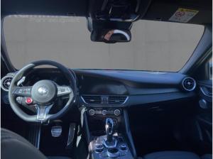 Alfa Romeo Giulia Quadrifoglio 2.9 V6 Bi-Turbo 520PS 8-Gang Automatik