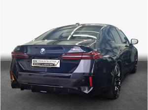 BMW i5 M60 MPaketPro AHK Pano LED B&W