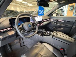 BMW 550 550e xDrive Navi Leder Finanzierung ab 2,49%