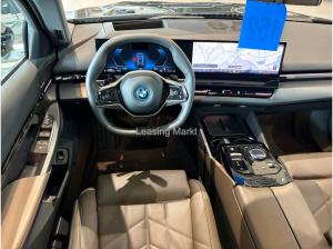 BMW 530 530e xDrive Touring Navi Tempom.aktiv Panoramadach Bluetooth PDC MP3 Schn.